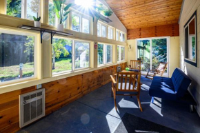 Blue House - private 2 bed, 2 bath home with garage